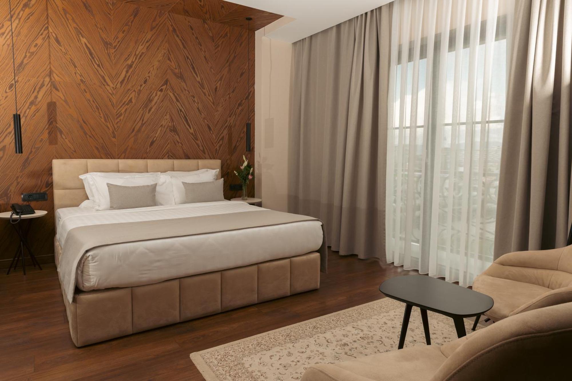 Venus Hotel Pristina Extérieur photo