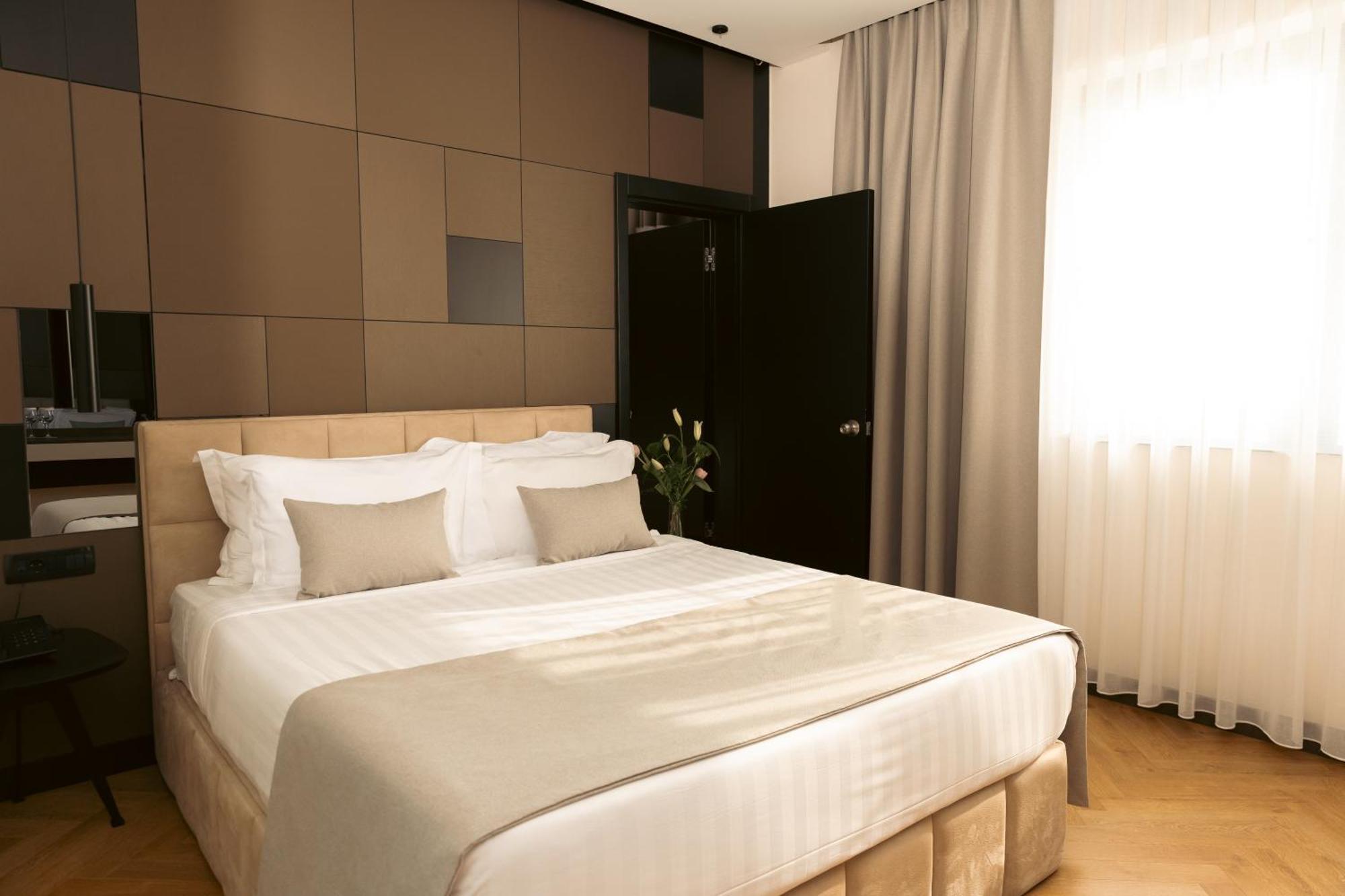 Venus Hotel Pristina Extérieur photo
