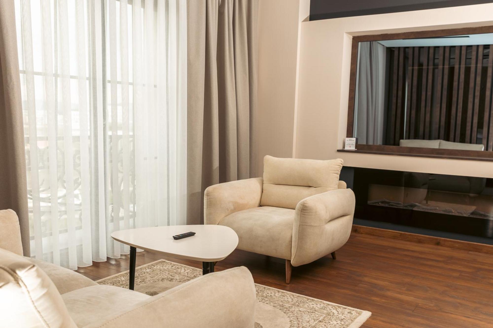 Venus Hotel Pristina Extérieur photo
