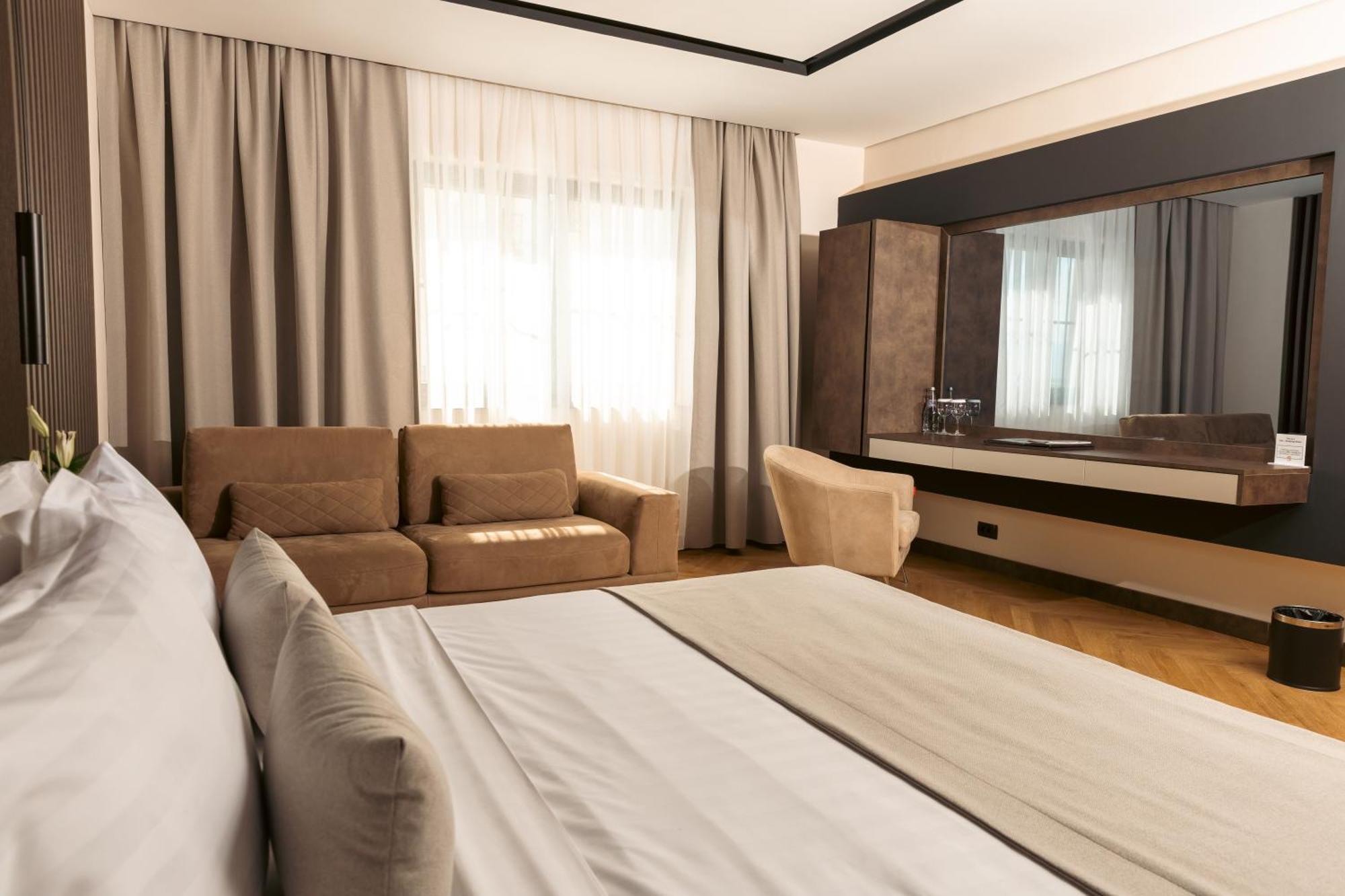 Venus Hotel Pristina Extérieur photo