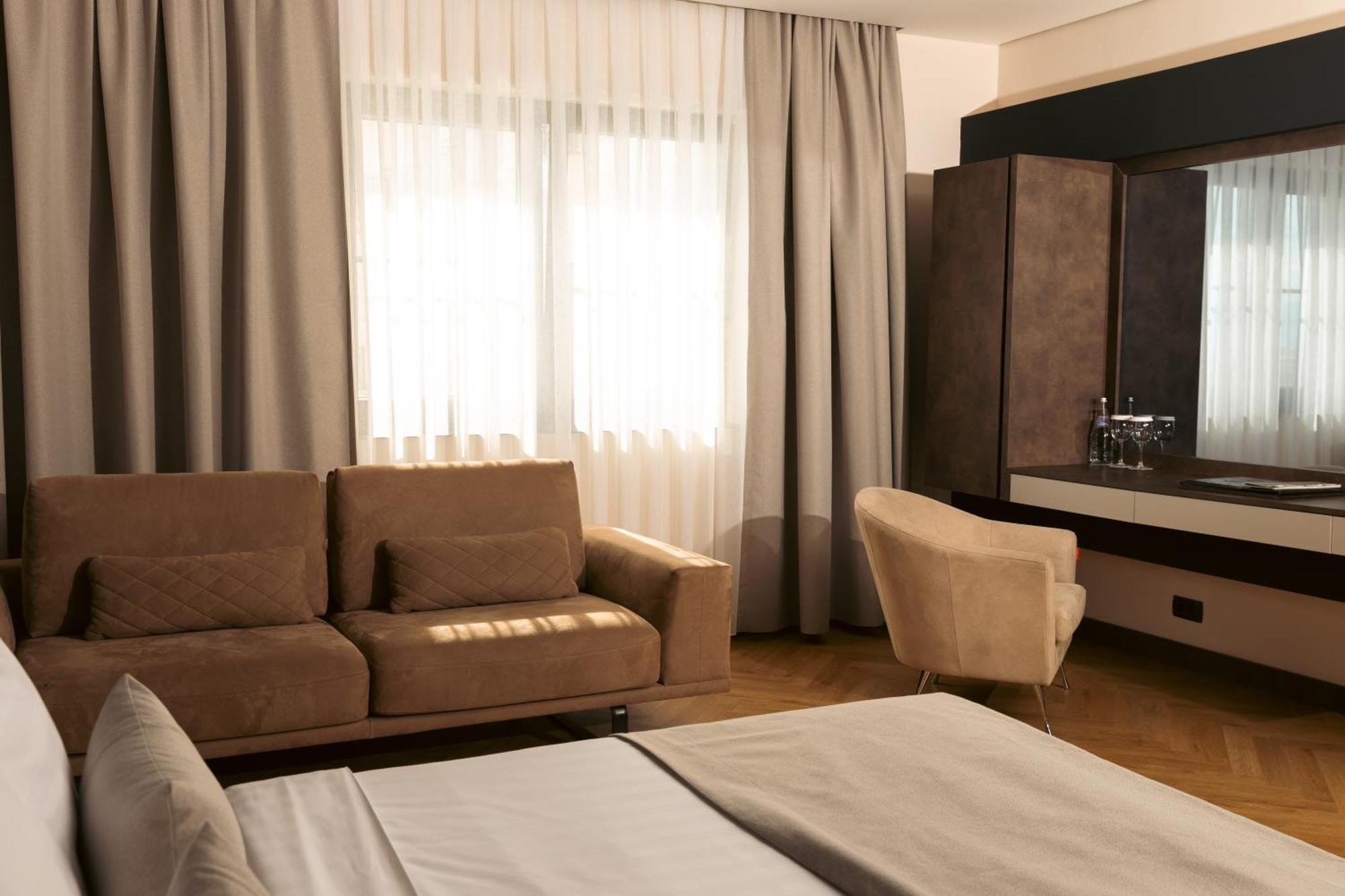 Venus Hotel Pristina Extérieur photo
