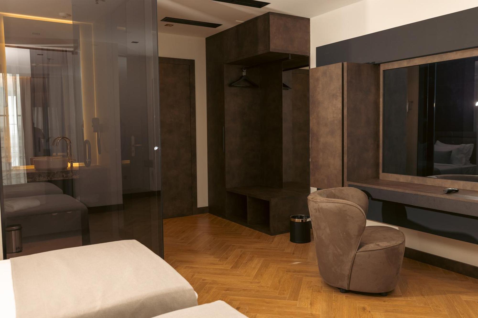 Venus Hotel Pristina Extérieur photo