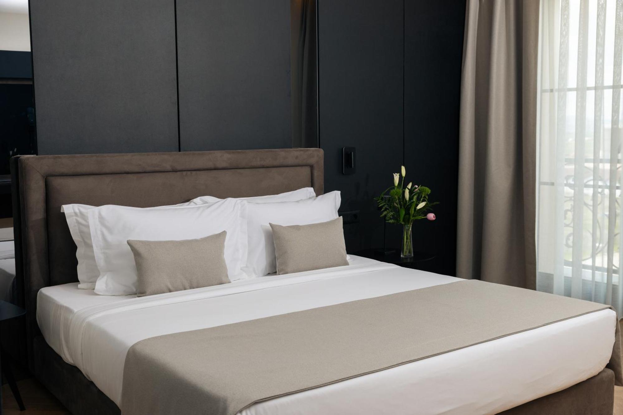 Venus Hotel Pristina Extérieur photo
