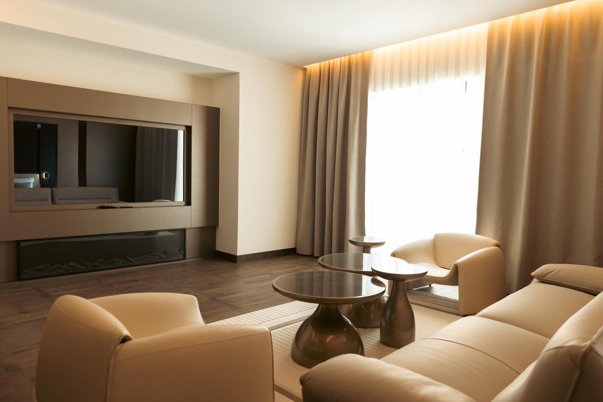 Venus Hotel Pristina Extérieur photo