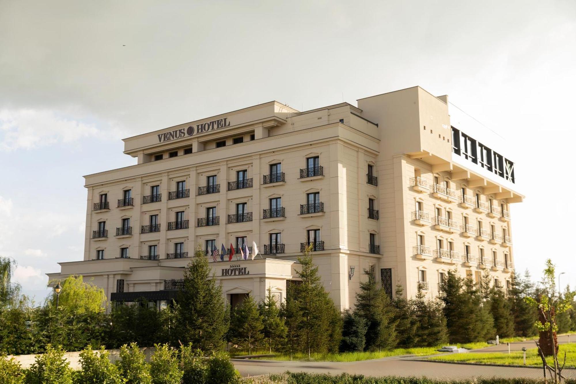 Venus Hotel Pristina Extérieur photo
