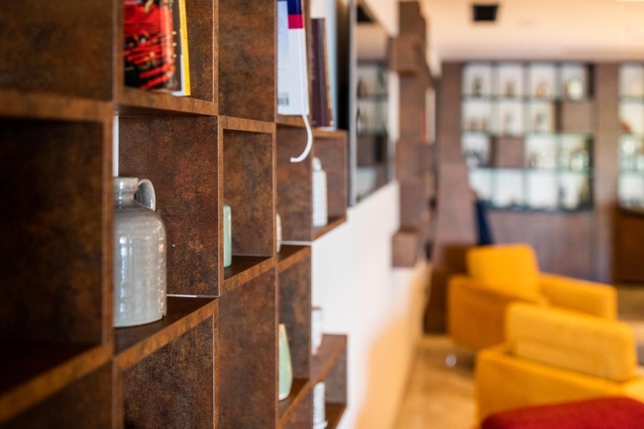 Venus Hotel Lipjan Extérieur photo